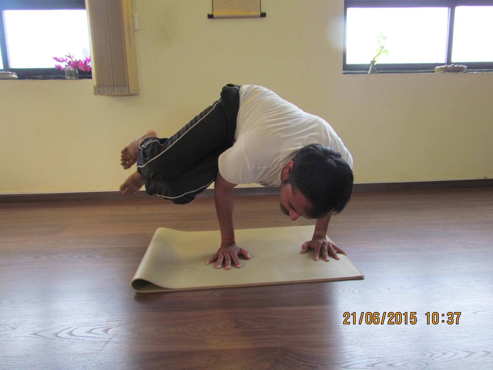 Parsva Bakasana — side crow pose