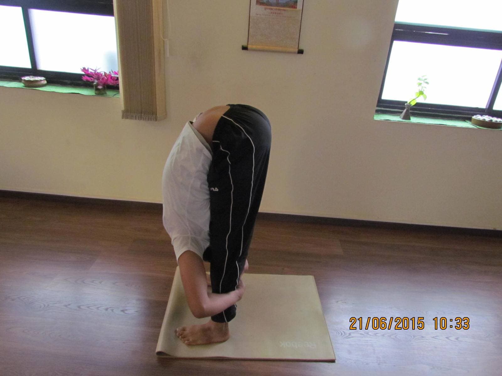 Hastapadasana variation